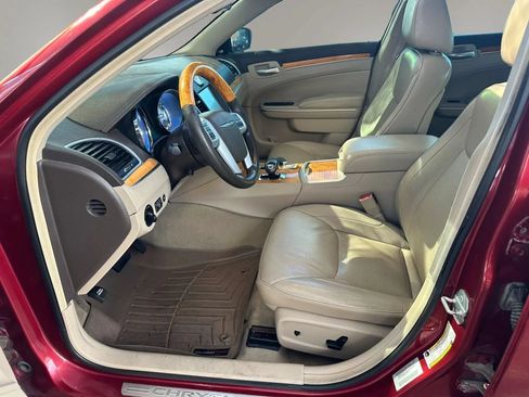 Used 2014 Chrysler 300 C RWD image 7