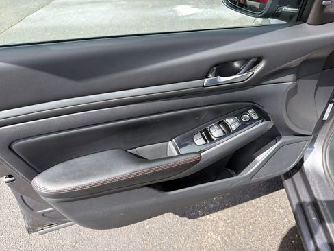 Used 2025 Nissan Altima 2.5 SR image 10