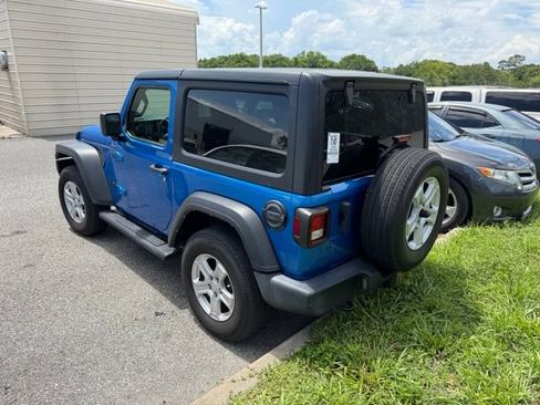 Used 2022 Jeep Wrangler Sport AWD/4WD image 4