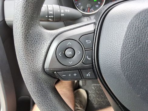 Used 2019 Toyota RAV4 XLE w/ Convenience Package FWD image 28