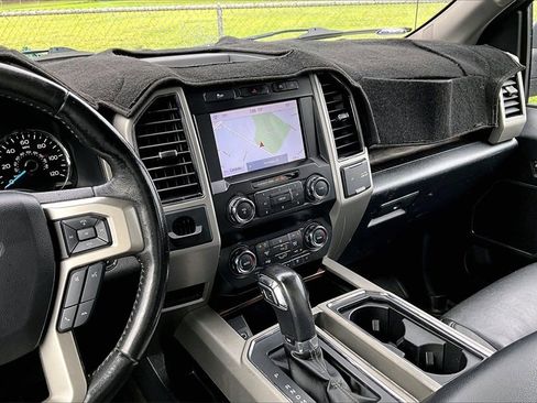 Used 2020 Ford F150 Lariat image 6