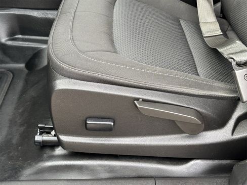 Used 2022 Chevrolet Colorado LT w/ Fleet Safety Package image 20