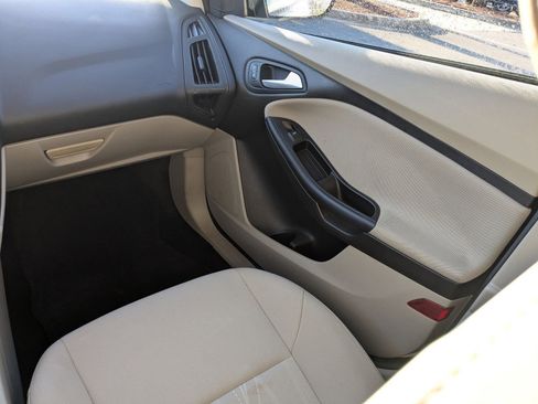 Used 2017 Ford Focus SE image 16