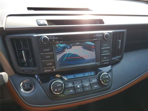 Used 2017 Toyota RAV4 SE image 31