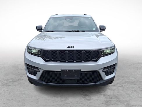 Used 2023 Jeep Grand Cherokee Altitude AWD/4WD image 8