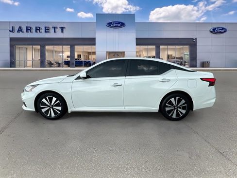 Used 2022 Nissan Altima 2.5 SV FWD image 4