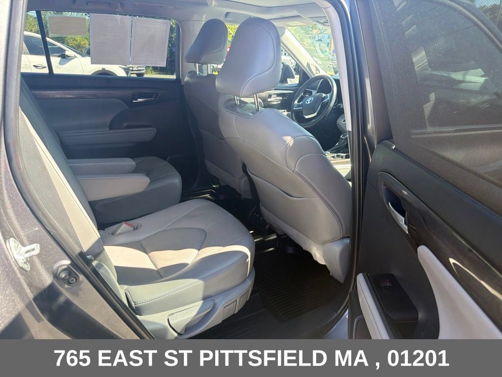 Used 2021 Toyota Highlander Platinum AWD/4WD image 22