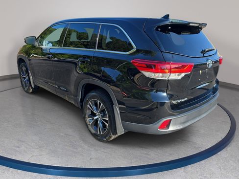 Used 2017 Toyota Highlander Plus AWD/4WD image 7