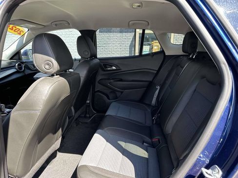 Used 2024 Chevrolet Trax LT w/ Driver Confidence Package FWD image 9