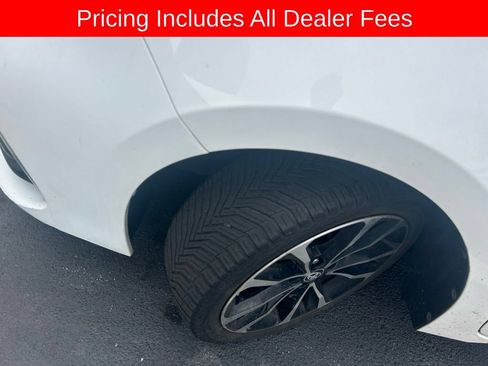 Used 2017 Toyota Corolla SE FWD image 2