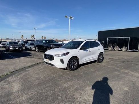 Used 2023 Ford Escape ST-Line FWD image 4