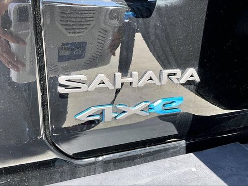 Used 2025 Jeep Wrangler Unlimited Sahara w/ Safety Group AWD/4WD image 24