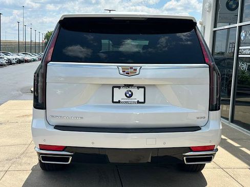 Used 2024 Cadillac Escalade Premium Luxury w/ Performance Package AWD/4WD image 8