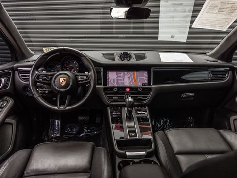Certified 2023 Porsche Macan AWD/4WD image 11