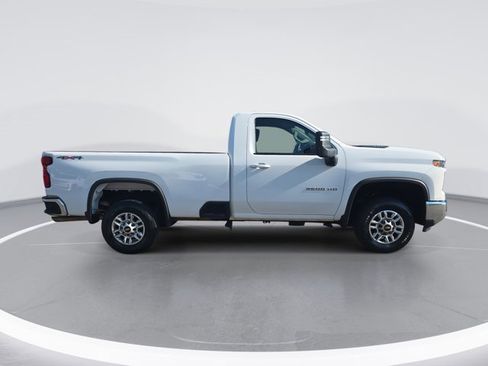 Used 2024 Chevrolet Silverado 2500 LT image 2