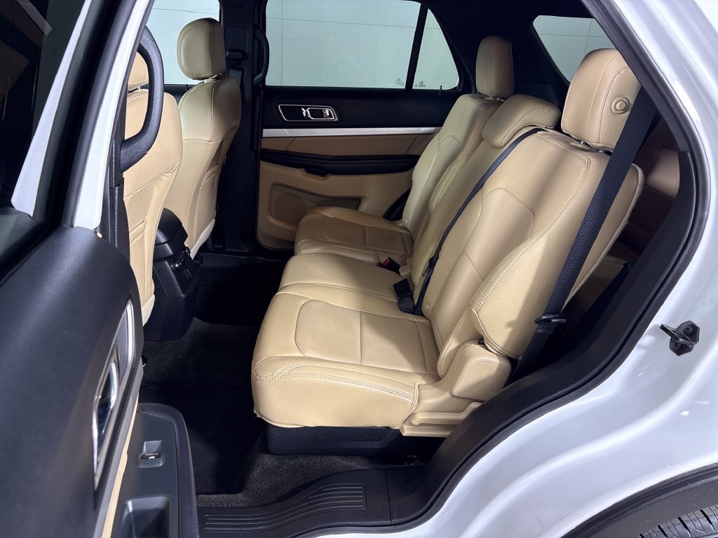 Used 2017 Ford Explorer XLT w/ Equipment Group 202A FWD image 31