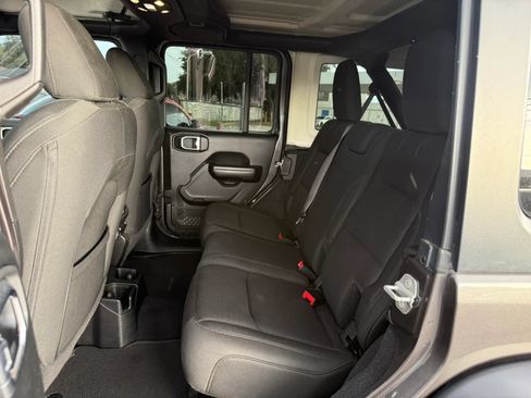 Used 2019 Jeep Wrangler Unlimited Sport S AWD/4WD image 10