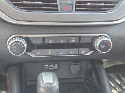Used 2025 Nissan Altima 2.5 SR FWD image 11