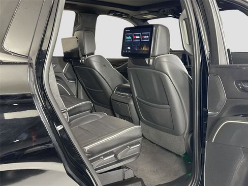 Used 2023 Cadillac Escalade Premium Luxury image 32