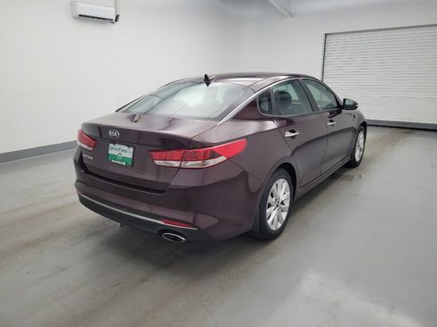Used 2018 Kia Optima LX w/ 17" Alloy Wheels Package FWD image 9
