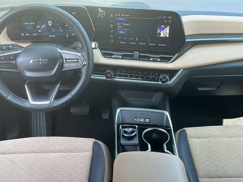 Used 2025 Chevrolet Equinox ACTIV w/ Safety and Technology Package AWD/4WD image 22