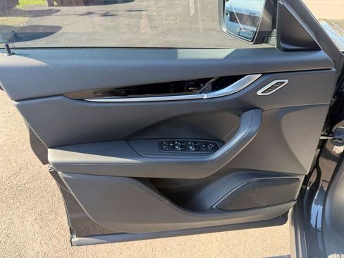 Used 2022 Maserati Levante Modena image 9