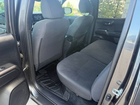 Used 2018 Toyota Tacoma TRD Sport w/ Technology Package AWD/4WD image 15