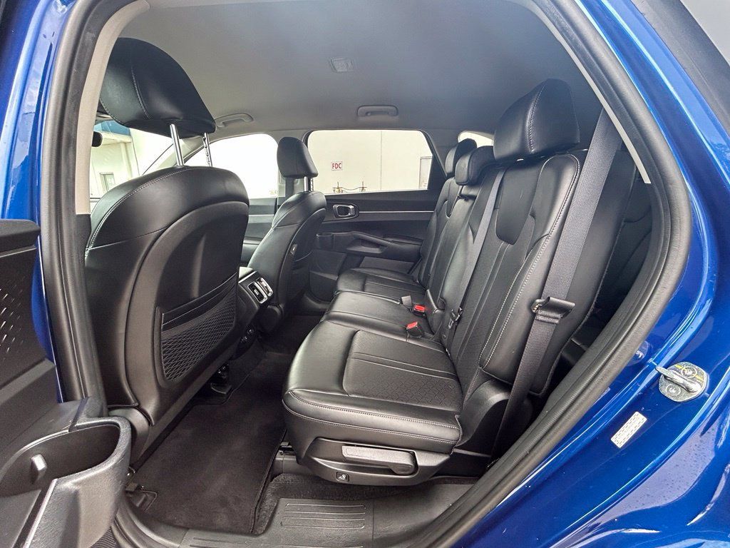 Used 2023 Kia Sorento S FWD image 32