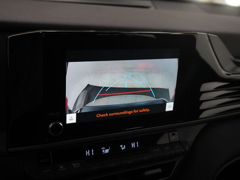 Used 2025 Toyota Camry SE image 19