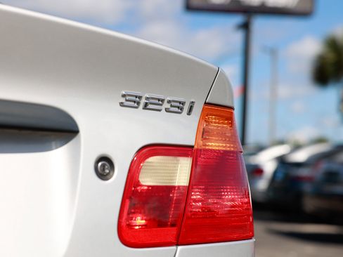 Used 1999 BMW 323i Sedan image 32