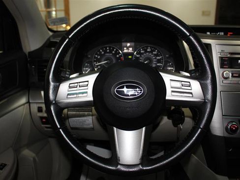 Used 2011 Subaru Outback 2.5i Premium image 15