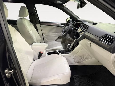 Used 2022 Volkswagen Tiguan SE R-Line image 19