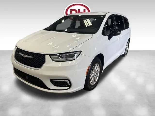 Used 2026 Chrysler Pacifica Select FWD image 9