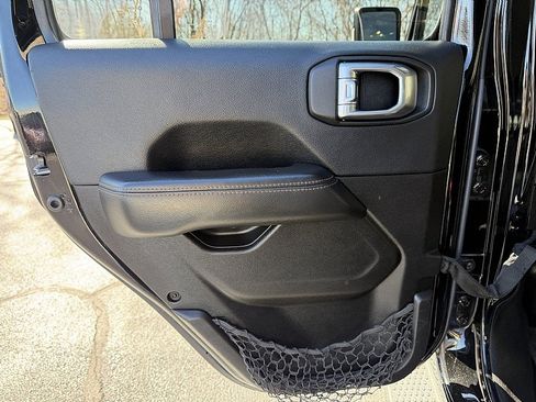 Used 2022 Jeep Wrangler Unlimited Sahara AWD/4WD image 26