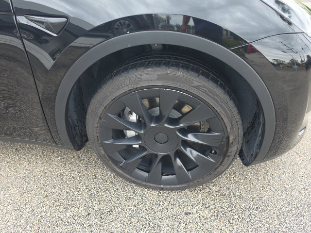 Used 2023 Tesla Model Y Long Range AWD/4WD image 10