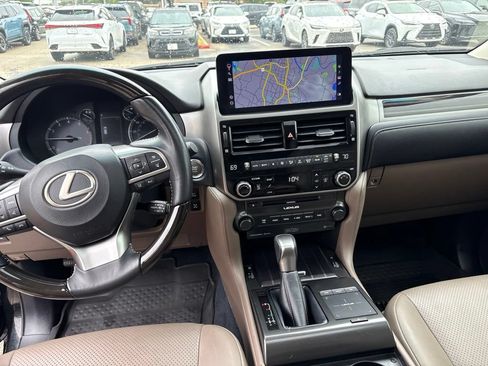 Used 2022 Lexus GX 460 Luxury w/ Off Road Package AWD/4WD image 18