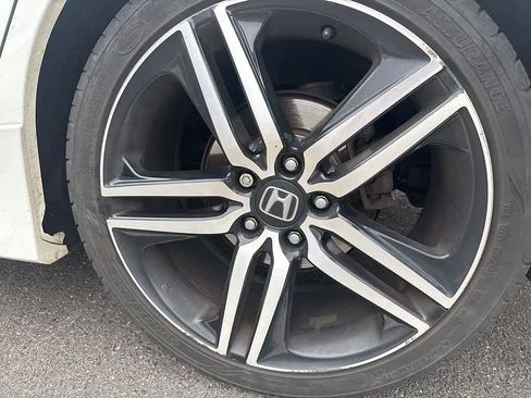 Used 2017 Honda Accord Touring image 8