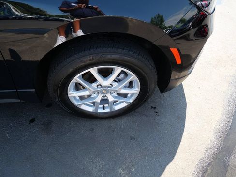 Used 2023 Chevrolet Equinox LT w/ Driver Convenience Package AWD/4WD image 32