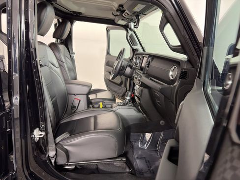 Used 2023 Jeep Wrangler Unlimited Sahara w/ Cold Weather Group image 8