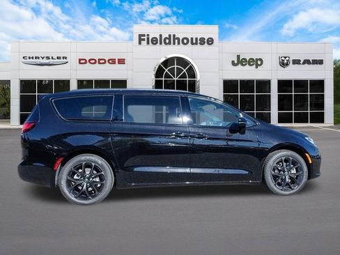 New 2026 Chrysler Pacifica Select w/ S Appearance Package FWD image 17