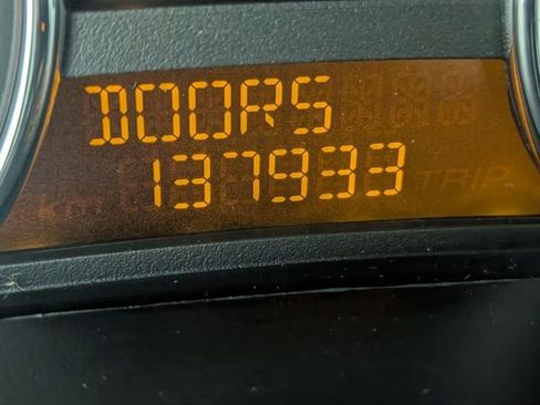 Used 2011 Chevrolet Colorado LT image 15