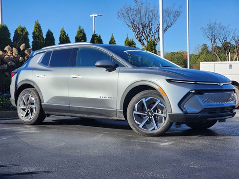 New 2026 Chevrolet Equinox EV LT image 2