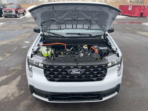 New 2026 Ford Maverick XLT w/ XLT Luxury Package FWD image 32