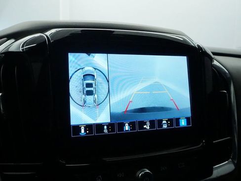 Used 2023 Chevrolet Traverse Premier image 35