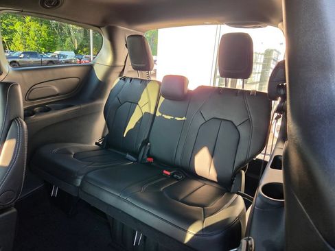 New 2027 Chrysler Pacifica Select AWD/4WD image 27