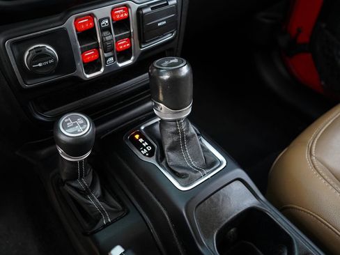 Used 2021 Jeep Wrangler Unlimited Sahara AWD/4WD image 34