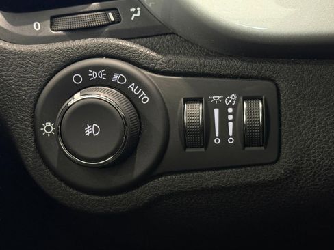 Used 2019 FIAT 500X Trekking Plus w/ Premium Group AWD/4WD image 18