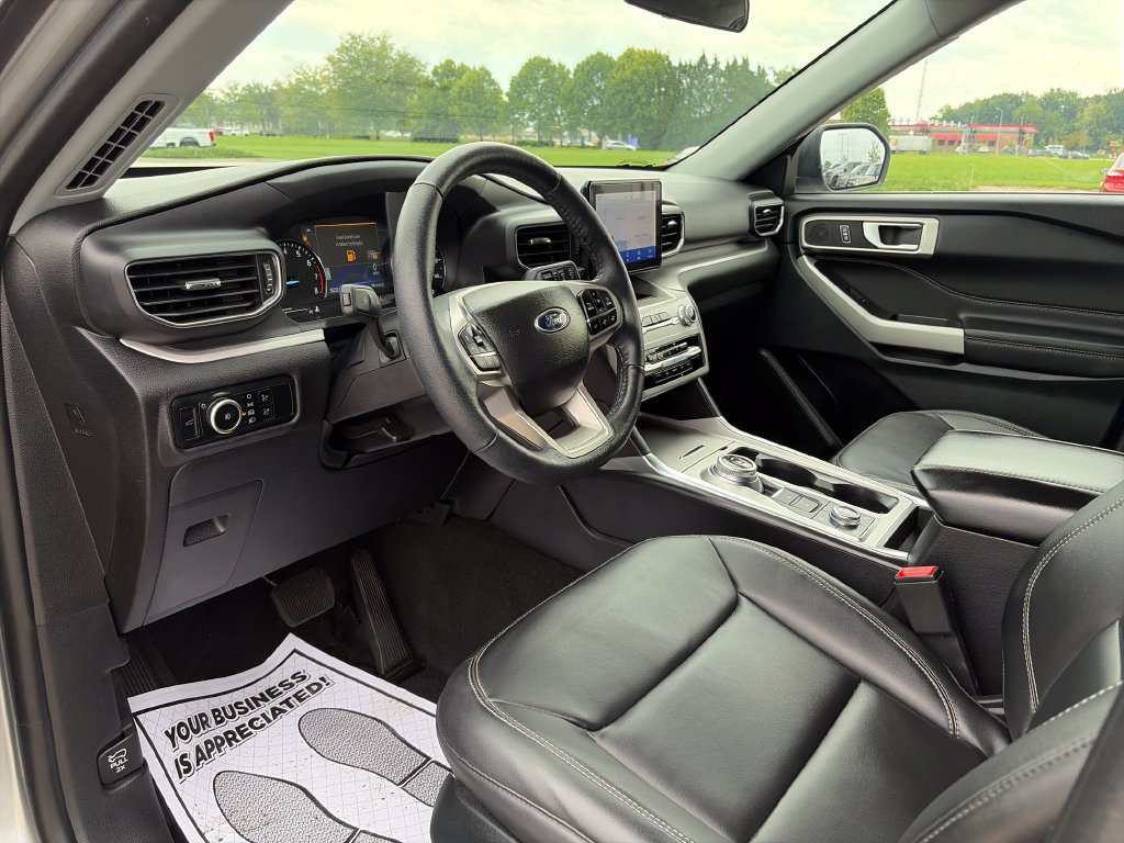 Used 2023 Ford Explorer XLT w/ Equipment Group 202A AWD/4WD image 14