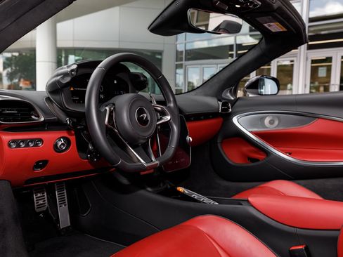 Used 2025 McLaren Artura Spider RWD image 49