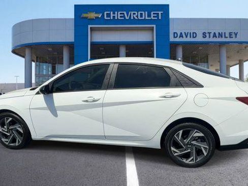 Used 2025 Hyundai Elantra Sport FWD image 5